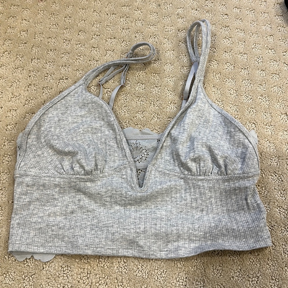 aerie sports bra! lace back! size small!